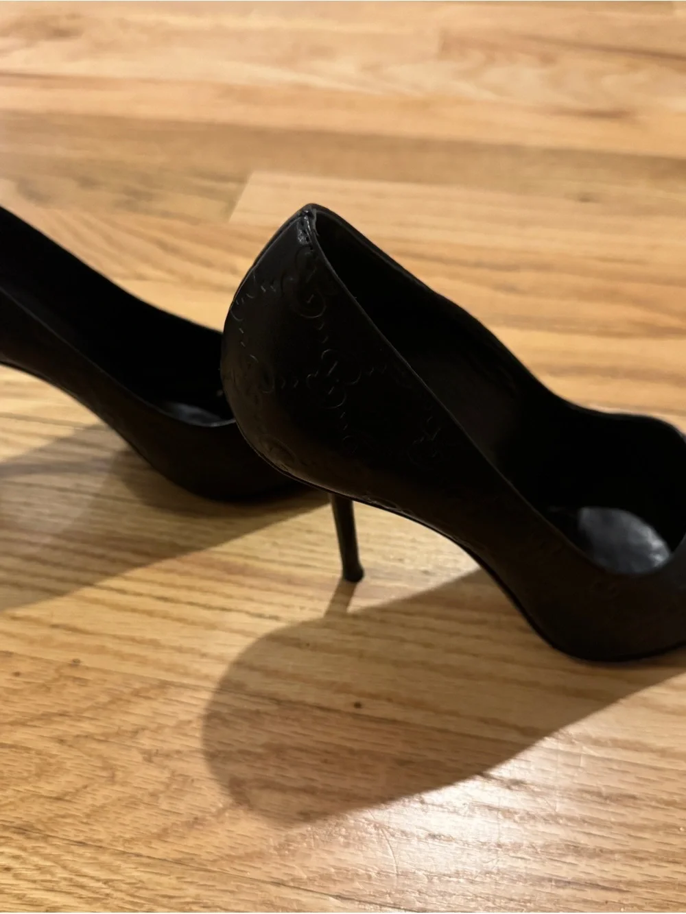 Gucci Guccissima Black Leather Peep Toe Pumps Heels Size 37.5 Made in Italy